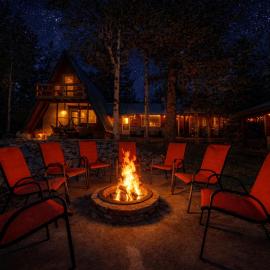 Lazy Moose Lodge Sleeps 10 to 14 Summer Bunkhouse Near Yellowstone, Hotel in Island Park