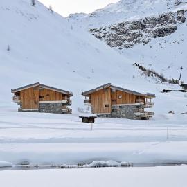 Appartement 4 etoiles Tignes vue lac et montagne, 8 pers Chalet Gypaetus, хотел в Тин