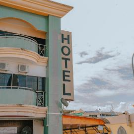 Hotel Koperasi، فندق في سيريا