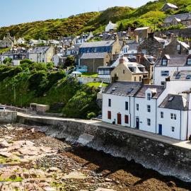 The Fisherman's Neuk Coastal Home with Sea Views, hotel in Gardenstown