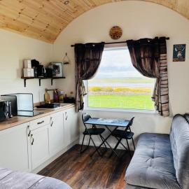 The Dozy Donkey Shepherd Hut & Sauna Farm Stay