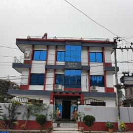 Domukha pali ghar, hotel en Chepti