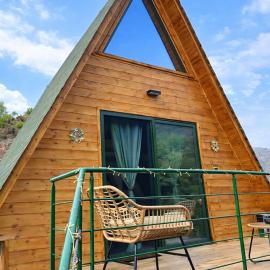 Romantic Mountain Cabin with Swimming Pool Access, hotel en Arakapas