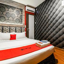 RedDoorz Plus near Nagoya Hill Batam 6, готель у місті Bumiayu