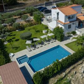 Villa Serena con piscina privata, hotel u gradu Melilli