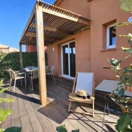 Valduccina - T3 avec terrasse et piscine, proche de la plage, hotel in Lecci