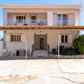 Zante's Northern View، فندق في Korithion