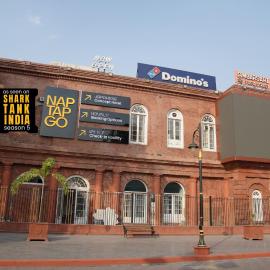 NAPTAPGO - Japanese Premium POD Hotel - 10 Mins Walk From Golden Temple, hotel in Amritsar