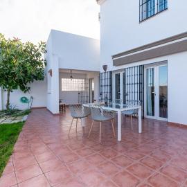 Tu escapada en Gerena, jardín y luz, hotelli kohteessa Gerena