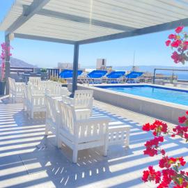 Mass Paradise Hotel, ξενοδοχείο στην Άκαμπα
