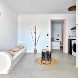 Cozy Hideaway Room with Private Jacuzzi, hotel in Krotiri