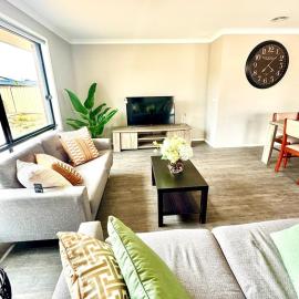 Modern and Spacious three Bedroom House, hotel u gradu Šeparton