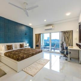 MidPoint Uno Pet-friendly 1 Room Retreat with shared pool, Entertainment Area and kids area Near Dabolim Airport, hotel u gradu 'Chicalim'