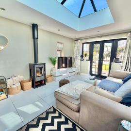 Modern Luxury Home - Hot Tub - 3 King Bedrooms - Free Parking - Close to Bars and Beaches