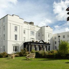 The Grand Hotel, hotel di Malahide