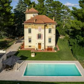 Historic Villa With Pool In The Heart Of Ortezzano
