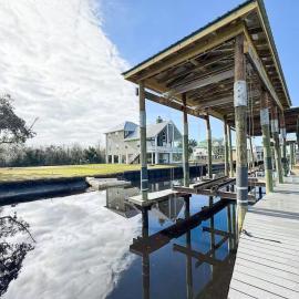 Waterfront escape at Jourdan River - Dock Haus, hotel in Bay Saint Louis