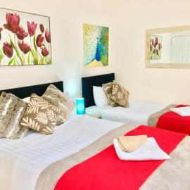 Ensuite Apartment with small Kitchenette, Private Bathroom and Parking, hotel u gradu Ilford