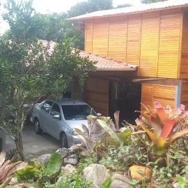 Casa 2, 3 ou 4 pessoas vista incrível com piscina centro Bombinhas carro 4x4 ou potente
