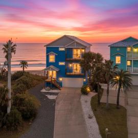 Oceanfront Pet Friendly Beach Home 4BR,4BA Balconies Private Beach Walkover, hotelli kohteessa Flagler Beach
