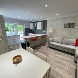 Amroth Flat close to beach with parking