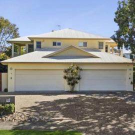 Luxury Noosaville 3BR townhouse with Private Pool