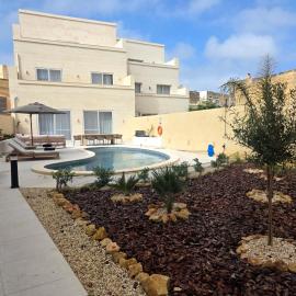 Casa Elana Holiday Home 5 bedrooms with large pool, Hotel in Xagħra