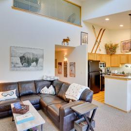 10 Mi to Keystone Slopes: Mtn-View Condo!
