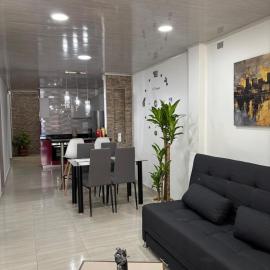 Acogedora y lujosa casa a las afueras con agua