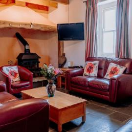 Charming Rural Escape with Play Room BBQ