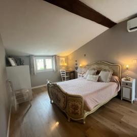 Chambres et Gîte PEYROUTAS " CAMILLE" Vignonet St Emilion, hotel a Vignonet