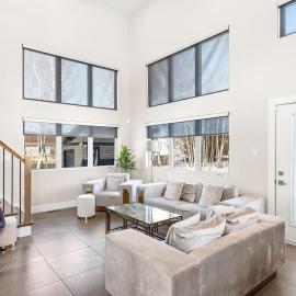Luxury East Coast Retreat - Outdoor Pool, hotel em Dieppe