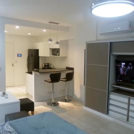 Dzain 1 - PISCINA -Gym- Cochera - Parrilla- Playromm- cercania Garrahan, favaloro, Britanico，布宜諾斯艾利斯的飯店