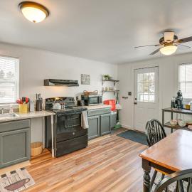 Walk to Restaurants & Markets: Machias Home!, hotel a Machias
