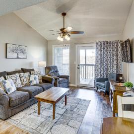 Family-Friendly Condo: 1 Mi to Silver Dollar City!, hotel a Branson West