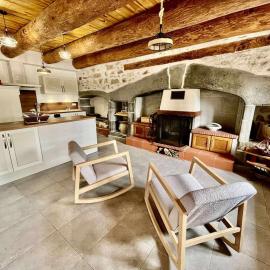 Le Margeride- corps de ferme - 3500m2 de terrain