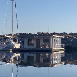 Sætervika Floating home – hotel w mieście Hosen