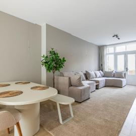Spacious Blijdorp Home with3 Double Beds, hotel u Roterdamu