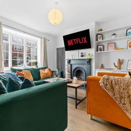 Large Luxury 4 Bed Chic House Southampton Centre, Great for groups! Parking available, Sleeps 7- By Blue Puffin Stays, hotel in Southampton