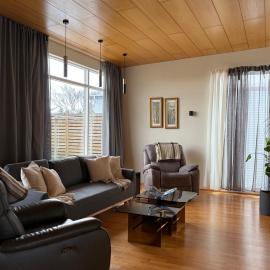 Keflavík 3BR Home, Near Airport, Sleeps 7, hotel in Keflavík