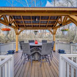 Bristol Retreat w/ Creek Access: 2 Mi to Dtwn, hotel in Bristol
