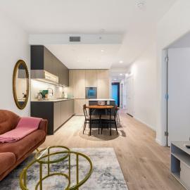 Modern Luxury Condo in Central Richmond, hotel v destinácii Richmond