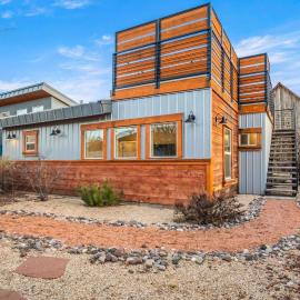 Timber & Tin H 2Bed 2Bath w Pool & Rooftop Deck