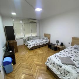 BOHEMIAN ROOMS HEART OF SKOPJE no Parking, hotel in Skopje