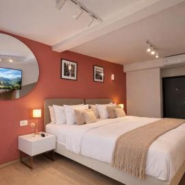 Staylux 5 min to Lake Ohrid Rooftop Balcony Parking AC, hotel i Ohrid