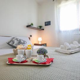 Alloggio turistico Suite Leonardo - Rome, 20m in treno -Fiumicino Airport, 2m in treno- Fiera, 2m in treno, hotel a Fiumicino