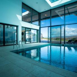Batalha Retreat Villa - Private Luxury Villa with Heated Indoor Saltwater Pool
