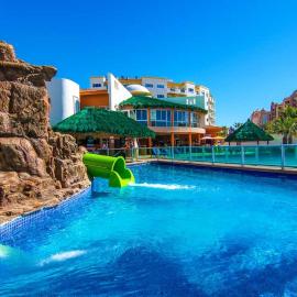 Las Palmas 2BR 2BA Suite 3rd FL Ocean View- B301, hotel a Campo del Medio