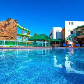 Las Palmas 2BR 2BA Suite Ground Floor- D101, hotel i Campo del Medio