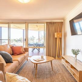 Blue Waters - Beachfront and River View - Sleeps 6 -Central Kalbarri, hotel in Kalbarri
